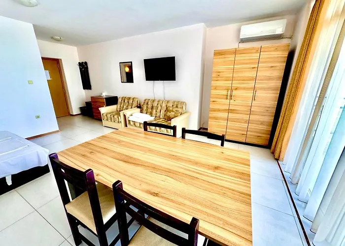 Apartcomplex Grand Kamelia Sunny Apartment